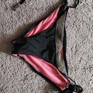 Reversible beaded swim bottom